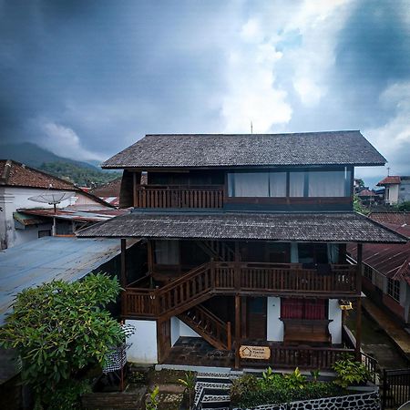 Гостевой дом Munduk Tjeraki House Экстерьер фото
